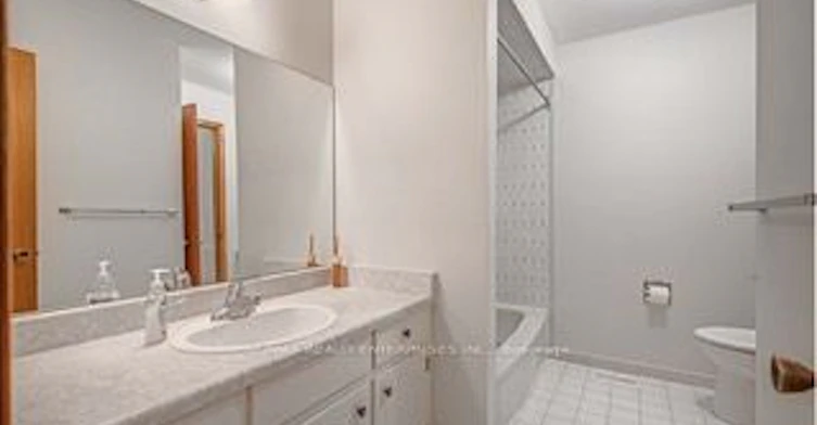 100 Antigua Road, Mississauga, ON, L5B 2T6 - 9