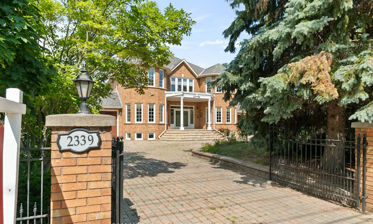 2339 Glengarry Road