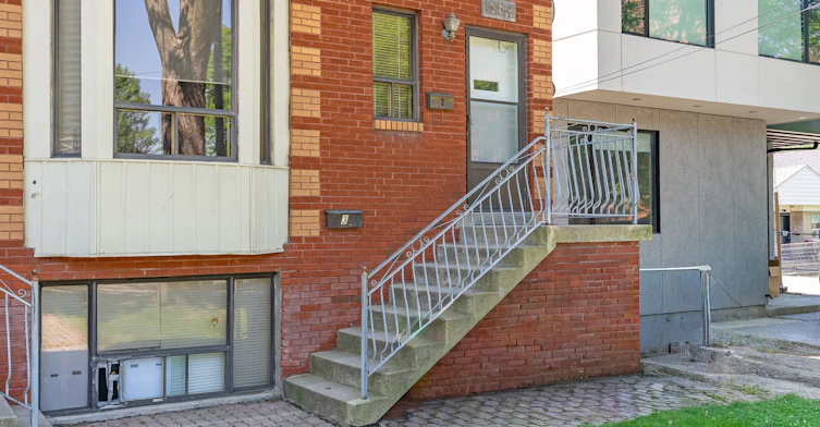 105 Cavell Avenue, Toronto, ON, M8V 1P5 - 2