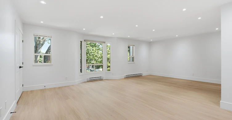 105 Cavell Avenue, Toronto, ON, M8V 1P5 - 4