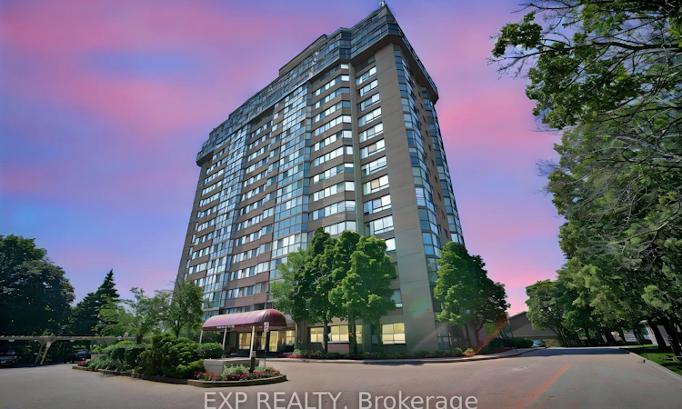 307-880 Dundas Street W