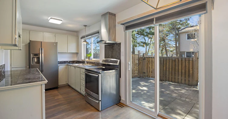 39-1020 Central Park Drive, Brampton, ON, L6S 3J5 - 3