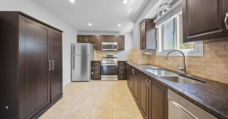3949 Teakwood Drive, Mississauga, ON, L5C 3L2 - 5