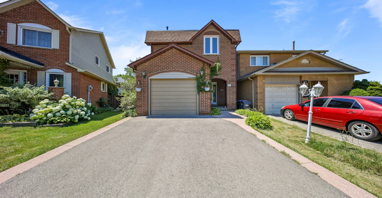 3949 Teakwood Drive, Mississauga, ON, L5C 3L2