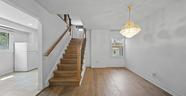 3949 Teakwood Drive, Mississauga, ON, L5C 3L2 - 3