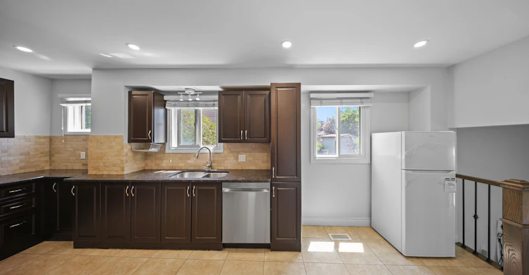 3949 Teakwood Drive, Mississauga, ON, L5C 3L2 - 4