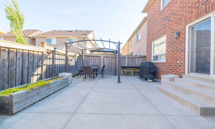 21 Treegrove Crescent