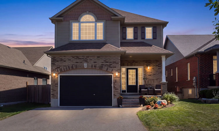 56 Dinnick Crescent