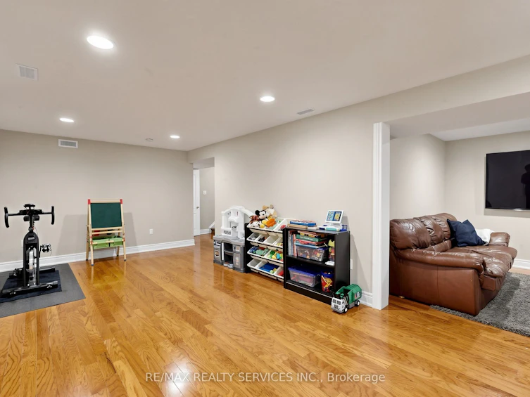 32 Hillpath Crescent, Brampton, ON, L6Z 4T9 - 38