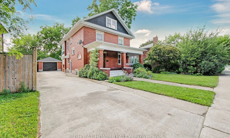 30 Willow Street N