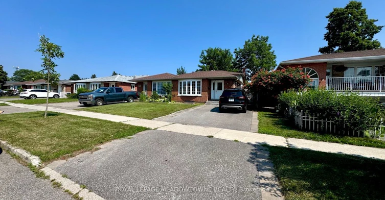 739 Consort Crescent, Mississauga, ON, L5C 1J8
