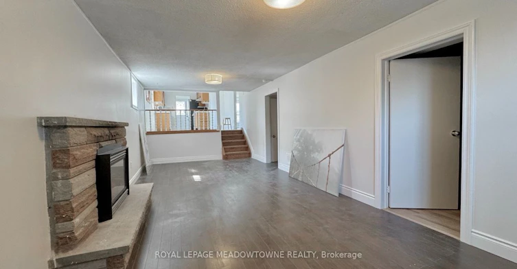739 Consort Crescent, Mississauga, ON, L5C 1J8 - 3