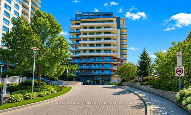 202-35 Fontenay Court