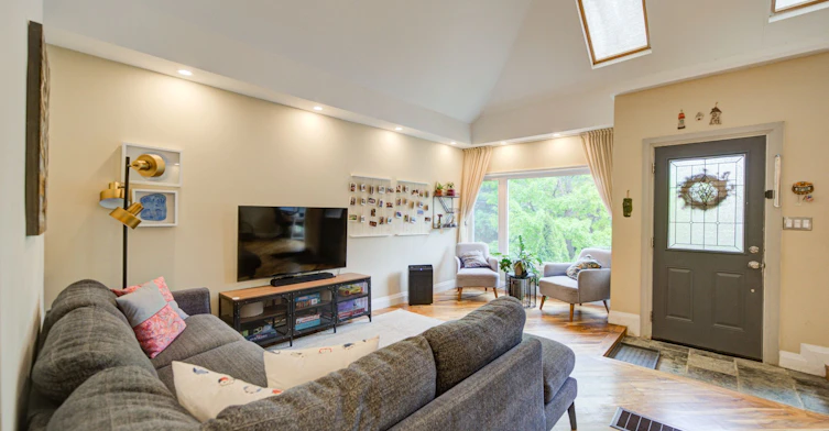Main-29 Ennerdale Road, Toronto, ON, M6E 4C2 - 11