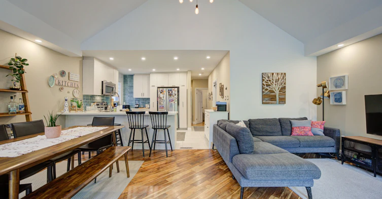 Main-29 Ennerdale Road, Toronto, ON, M6E 4C2 - 7