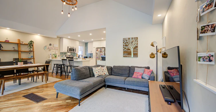 Main-29 Ennerdale Road, Toronto, ON, M6E 4C2 - 10
