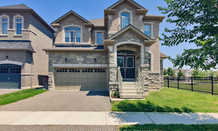 1533 Devine Point