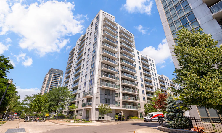 1409-816 Lansdowne Avenue