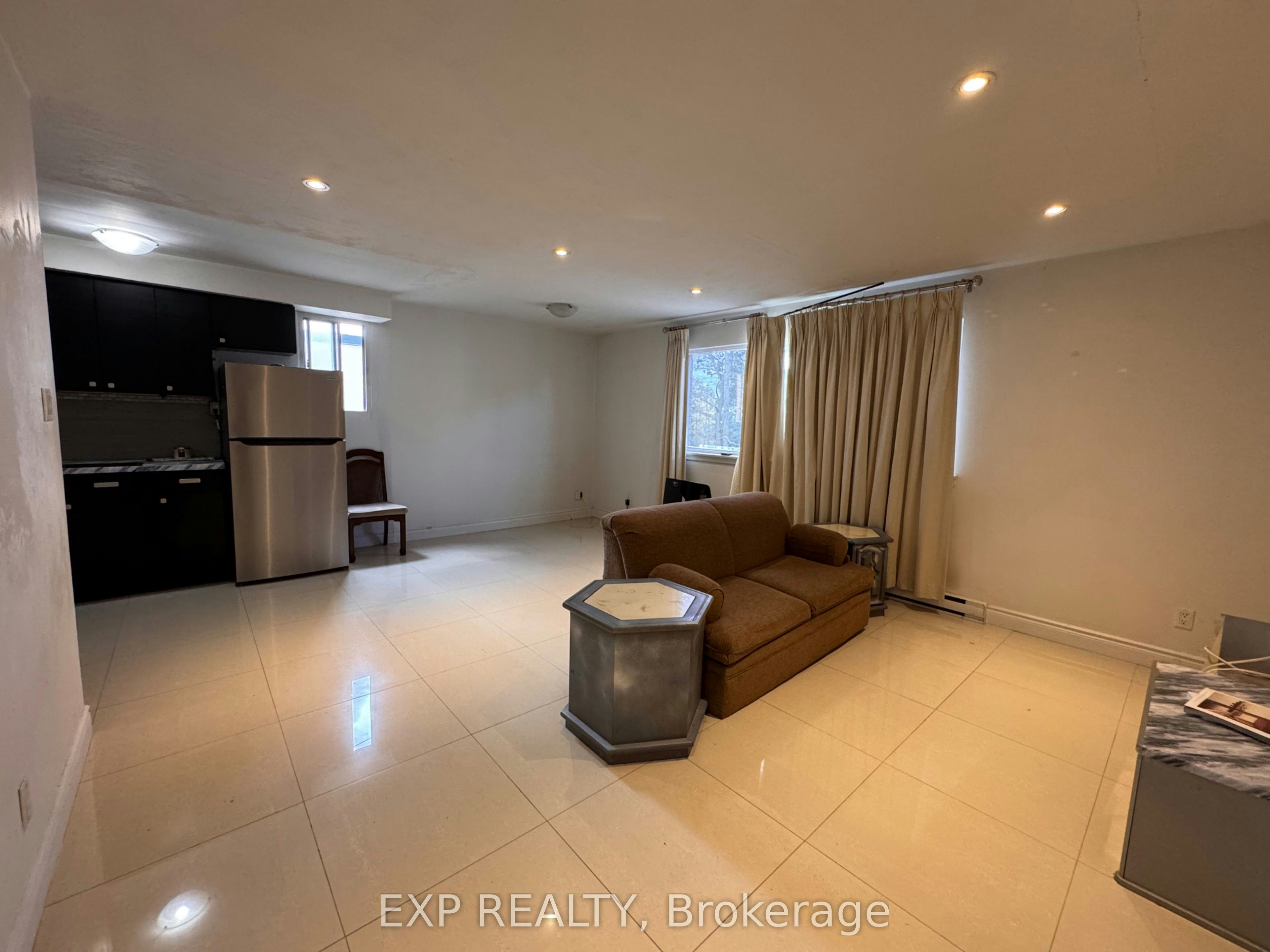 3-256 Lakeshore Road E, Mississauga, ON, L5G 1G9