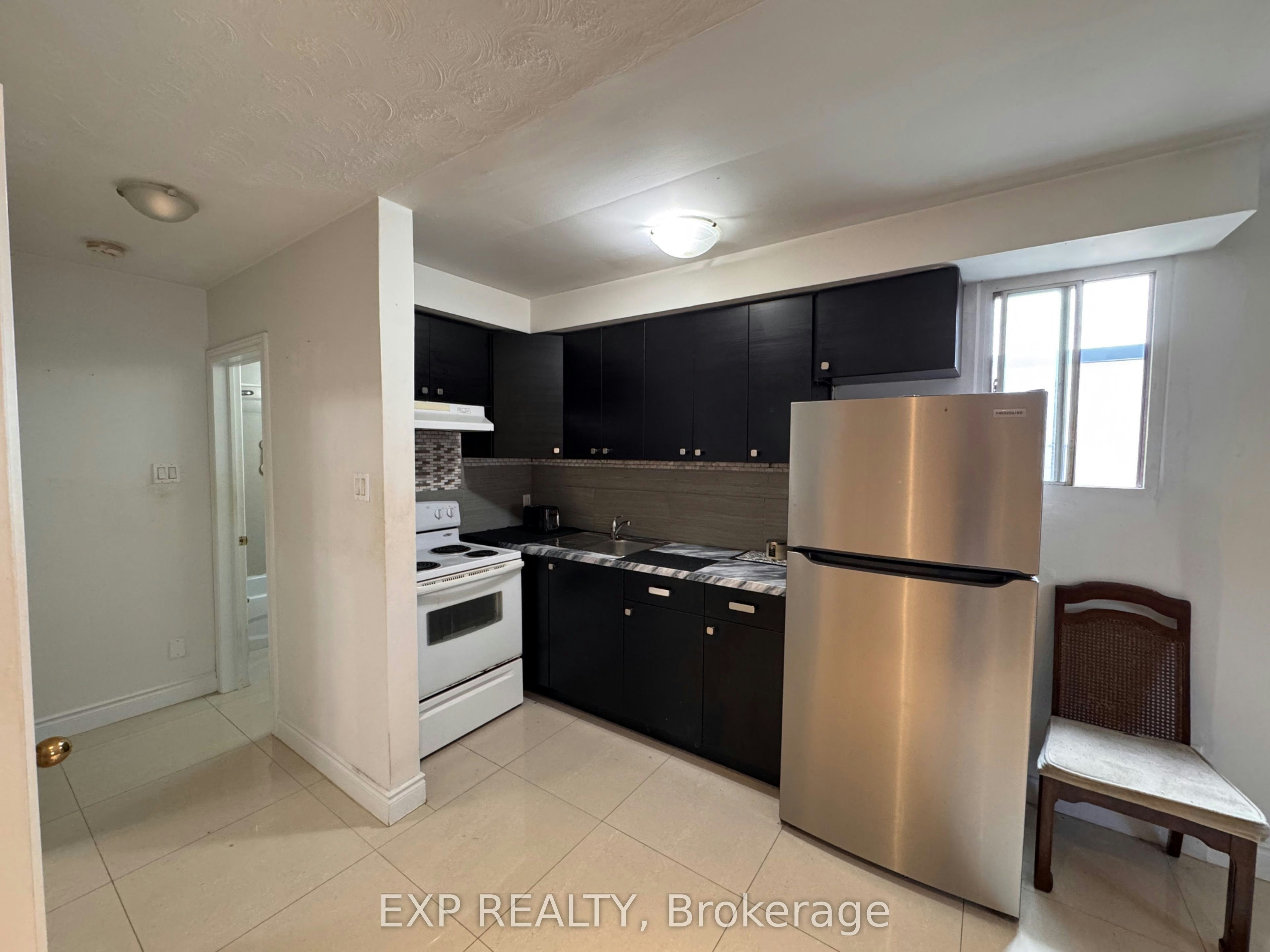 3-256 Lakeshore Road E, Mississauga, ON, L5G 1G9 - 4