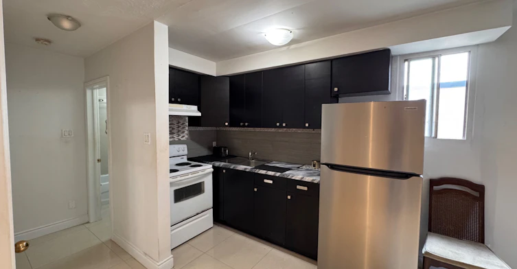 3-256 Lakeshore Road E, Mississauga, ON, L5G 1G9 - 4