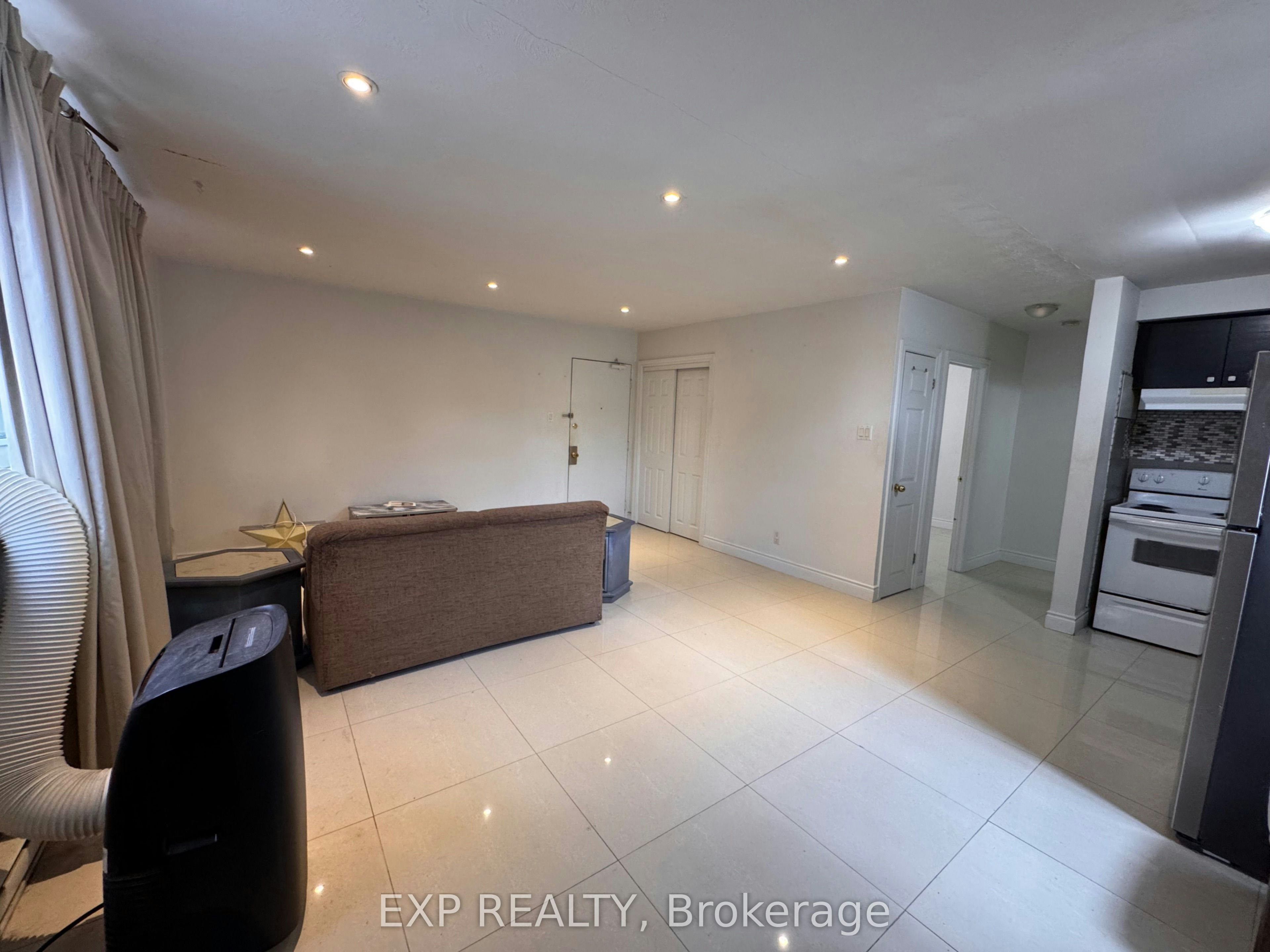 3-256 Lakeshore Road E, Mississauga, ON, L5G 1G9 - 2