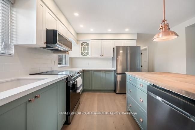 Main-42 Lockerbie Avenue, Toronto, ON, M9N 3A2 - 3