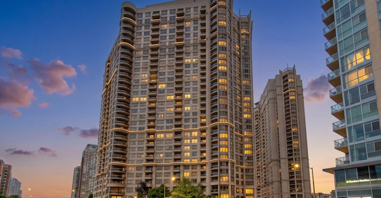 906-3880 Duke Of York Boulevard, Mississauga, ON, L5B 4M7