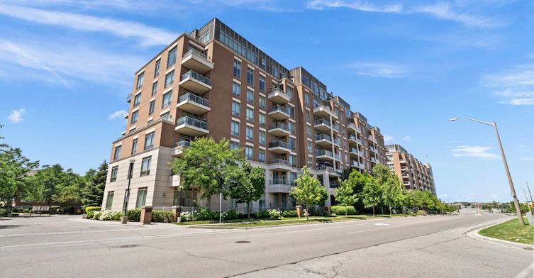 606-2470 Prince Michael Drive, Oakville, ON, L6H 0G9