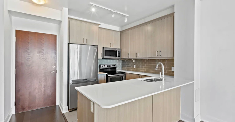 606-2470 Prince Michael Drive, Oakville, ON, L6H 0G9 - 12