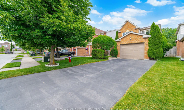 38 Furrows End