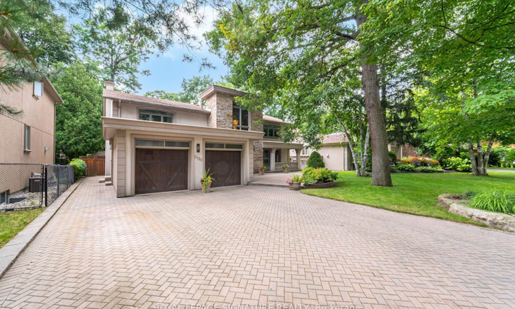 2130 Autumn Breeze Drive N