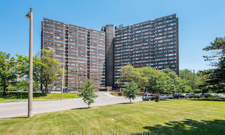 1104-11 Wincott Drive