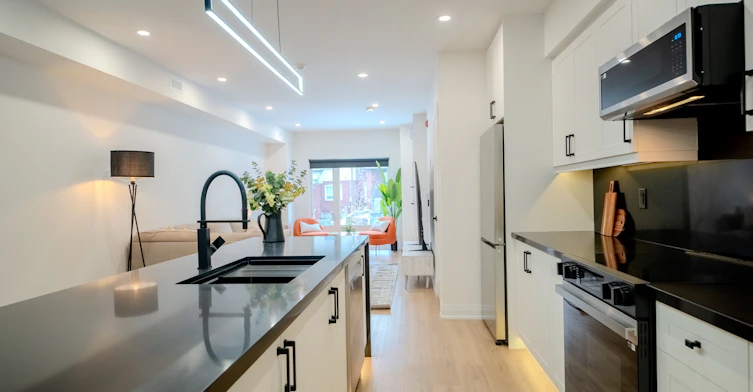 2-55 Innes Avenue, Toronto, ON, M6E 1N1