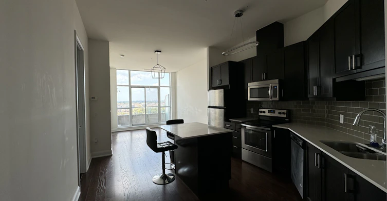 720-2480 Prince Michael Drive, Oakville, ON, L6H 0H1 - 3