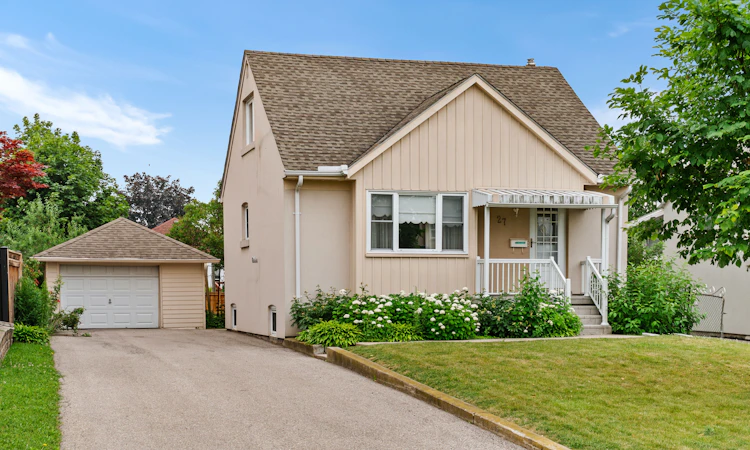27 Sunray Crescent