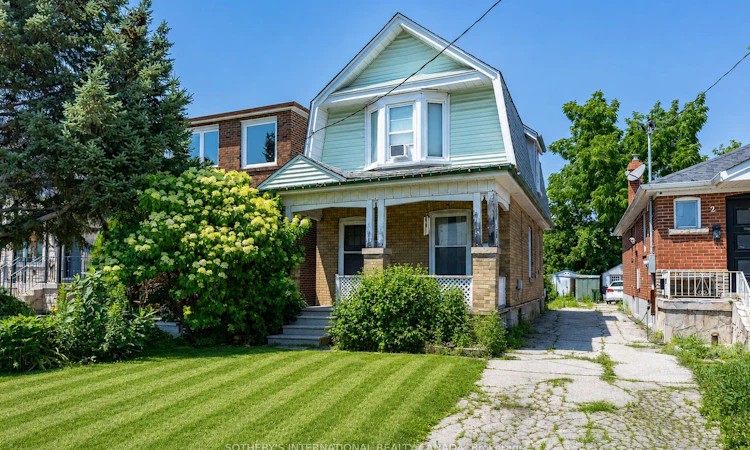 4 Marshall Boulevard