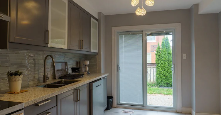 1048 Charminster Crescent, Mississauga, ON, L5V 1R1 - 3