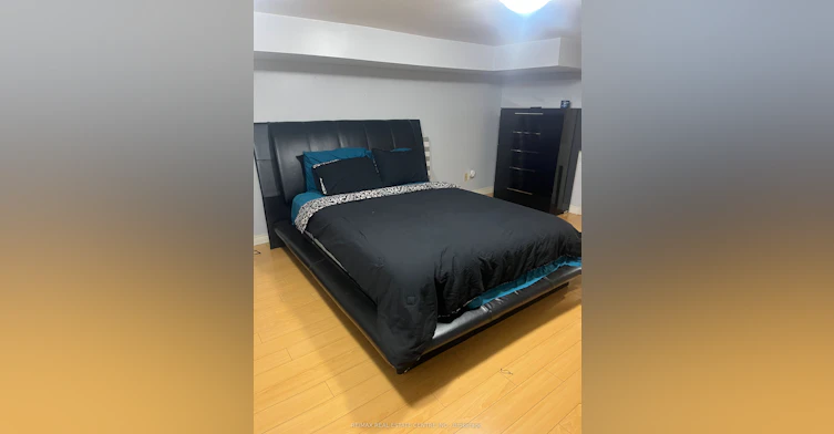 6 Ray Avenue, Toronto, ON, M6M 2A8 - 10