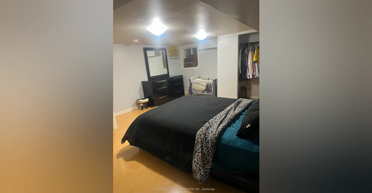 6 Ray Avenue, Toronto, ON, M6M 2A8 - 11