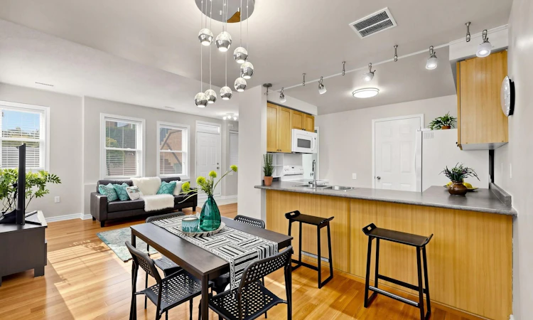 76-760 Lawrence Avenue W
