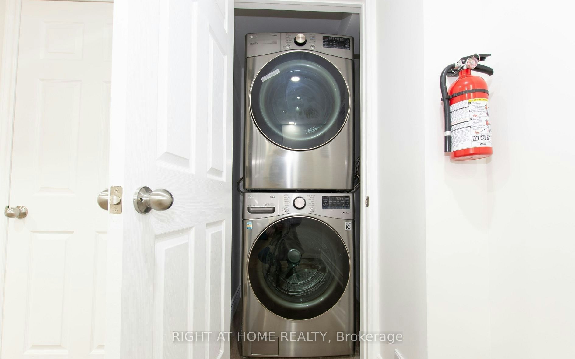 Bsmt-1112 Solomon Court, Milton, ON, L9T 8H1 - 8