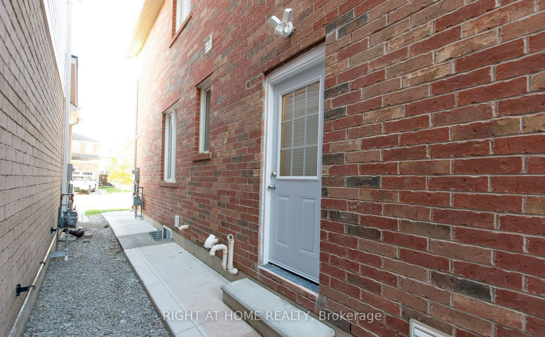 Bsmt-1112 Solomon Court, Milton, ON, L9T 8H1 - 2