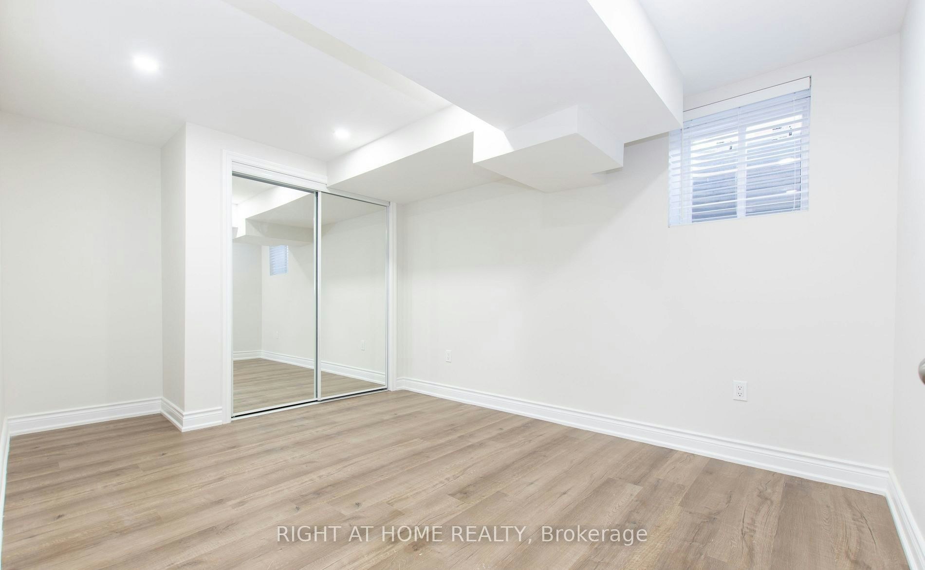 Bsmt-1112 Solomon Court, Milton, ON, L9T 8H1 - 11