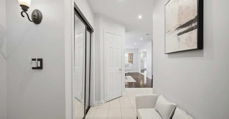 901 Knotty Pine Grove, Mississauga, ON, L5W 1J9 - 4