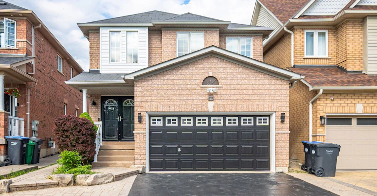 901 Knotty Pine Grove, Mississauga, ON, L5W 1J9
