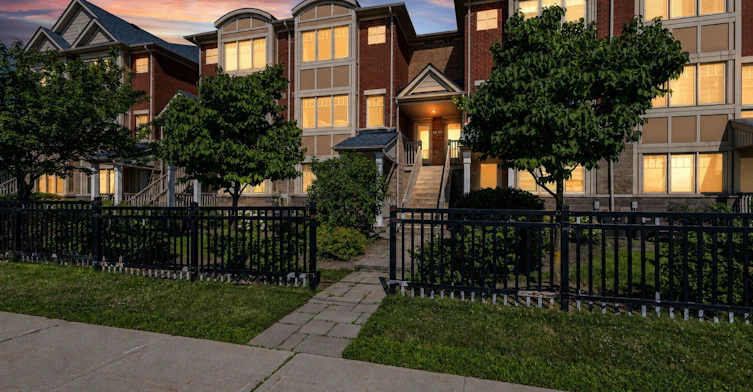17-3985 Eglinton Avenue W, Mississauga, ON, L5M 0E8 - 2