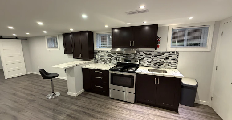 Bsmt.-2238 Delkus Crescent, Mississauga, ON, L5A 1K7 - 4