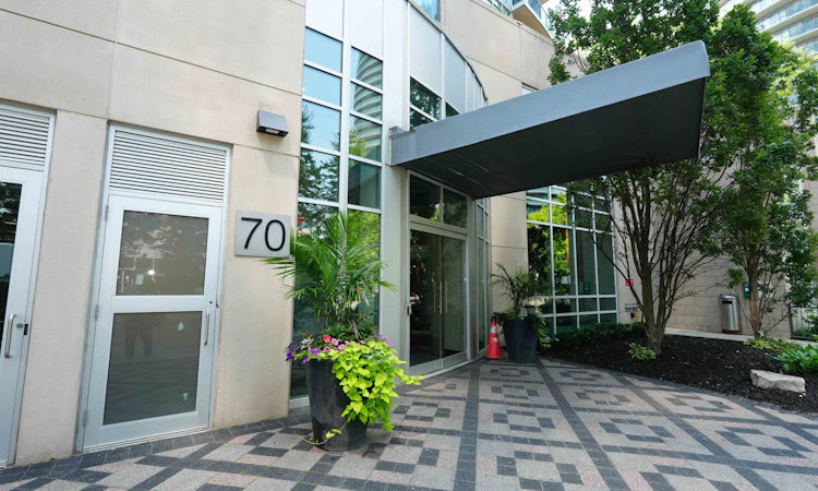 1209-70 Absolute Avenue