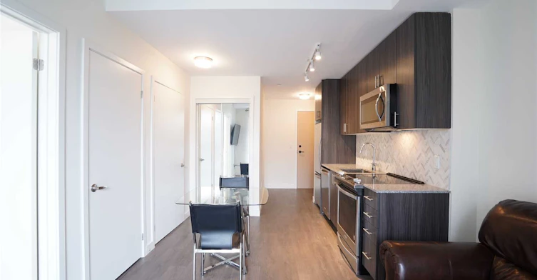 309-150 Sabina Drive, Oakville, ON, L6H 0W3 - 3